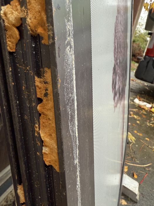 Okno aluminiowe brązowe