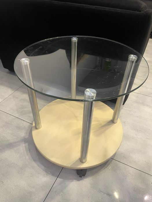 stolik kawowy drewniany ze szkłem na kółkach