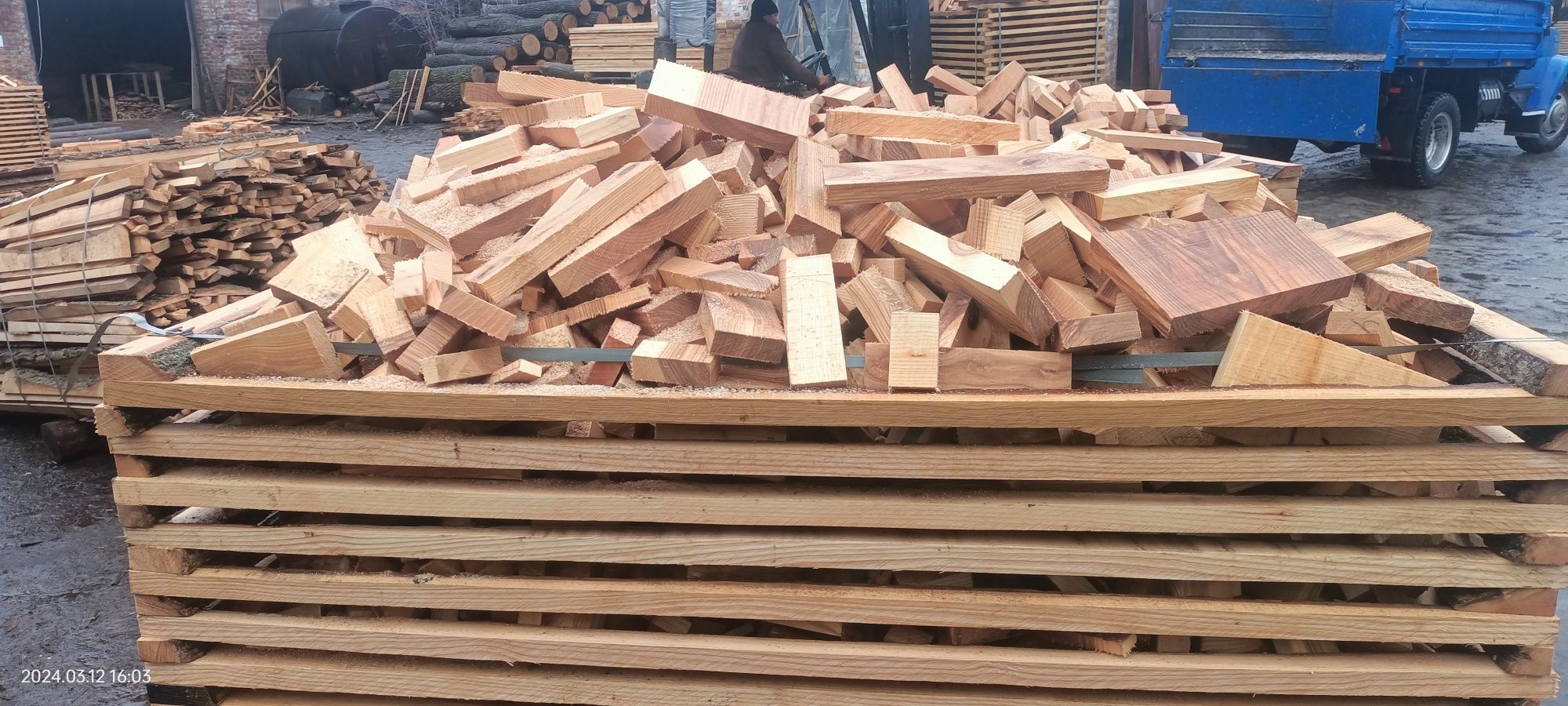 Продам дрова (обрізки) твердих порід