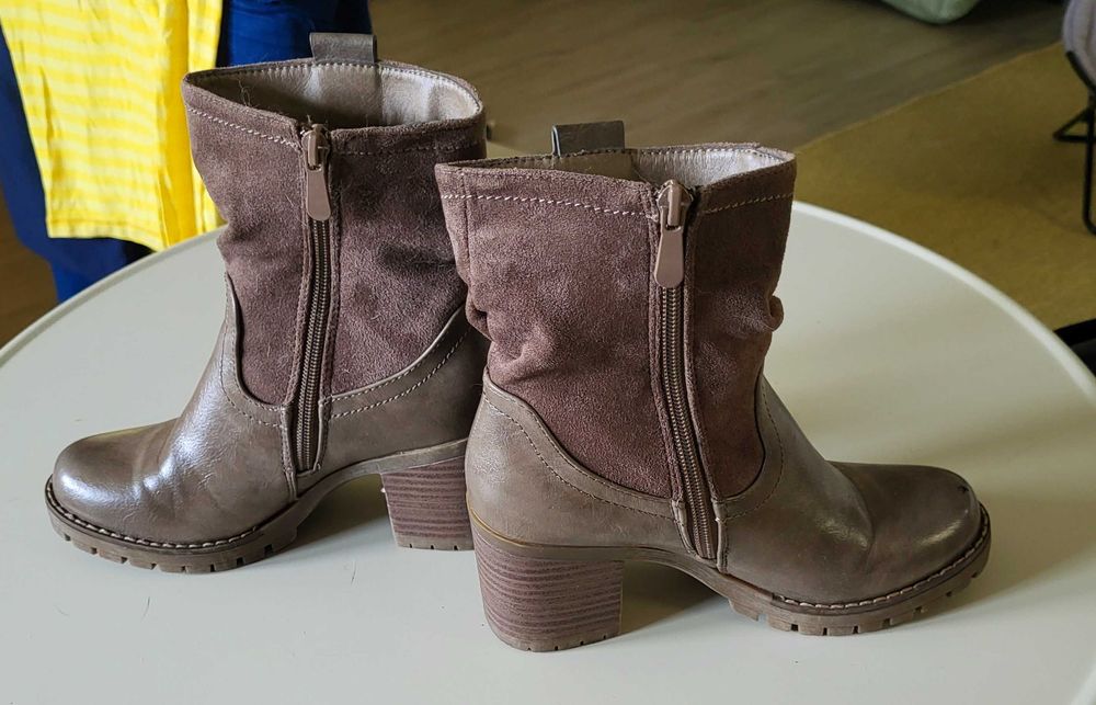 Botas em pele - TAM 35