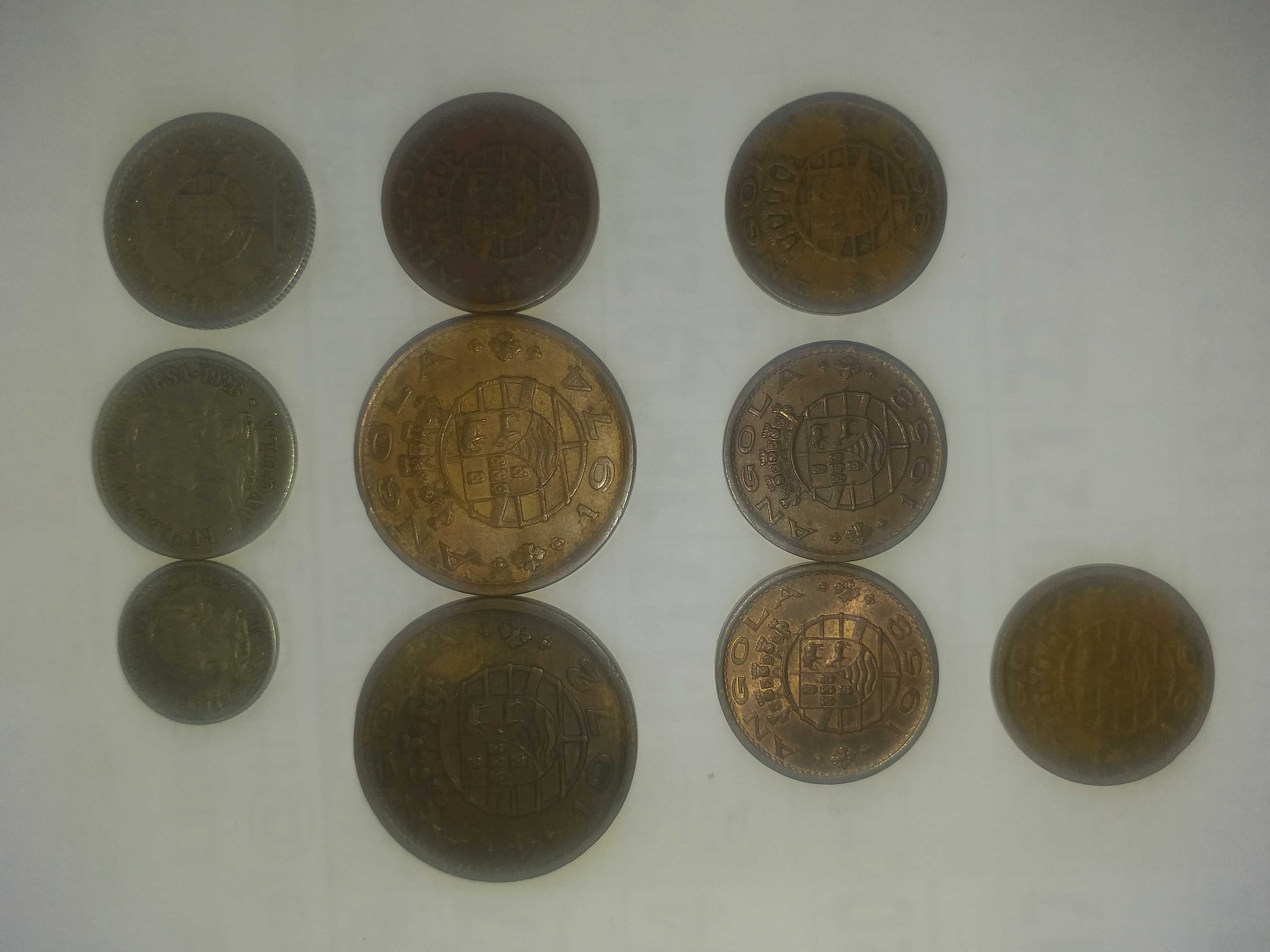 Coleção várias moedas ultramarinas.