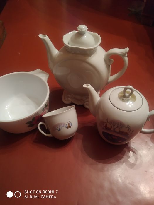 посуда разная..тарелки чашки...