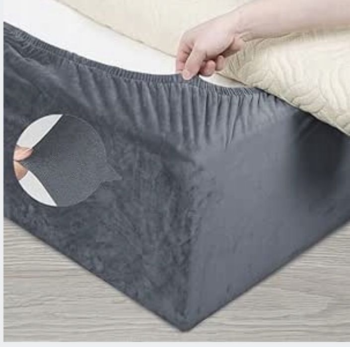 Велюровий захист на матрац сірий Польща