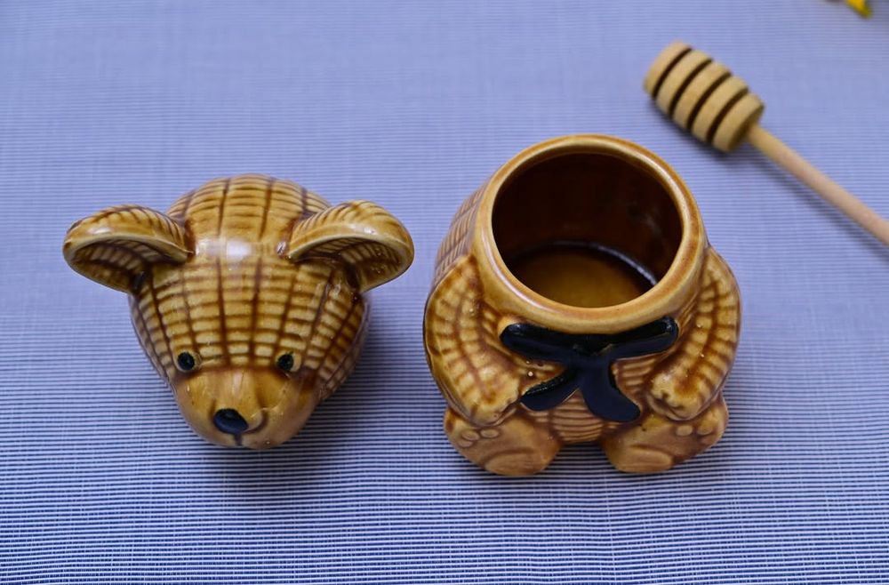 Śliczny pojemnik na miód w kształcie niedźwiedzia vintage