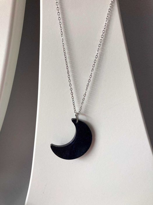 naszyjnik księżyc granatowy niebieski opal