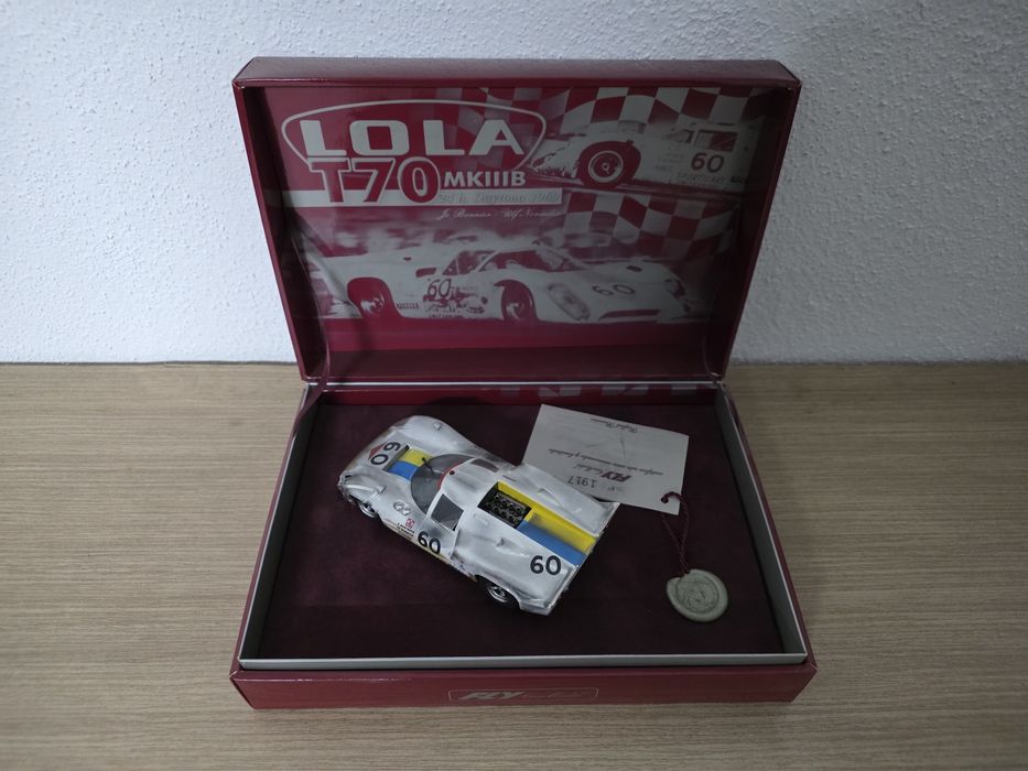 Fly Car Model Lola T70 MKIIIB “Chequered Flag” – Edição Limitada, Como