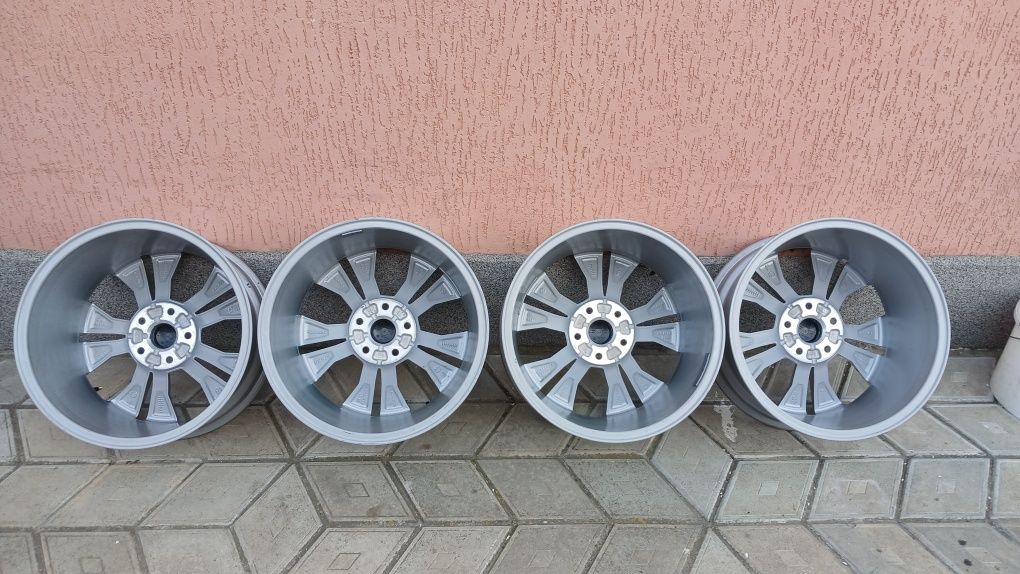 Оригінальні диски титани VW Passat B8 Alltrak 5/112 R17 vag