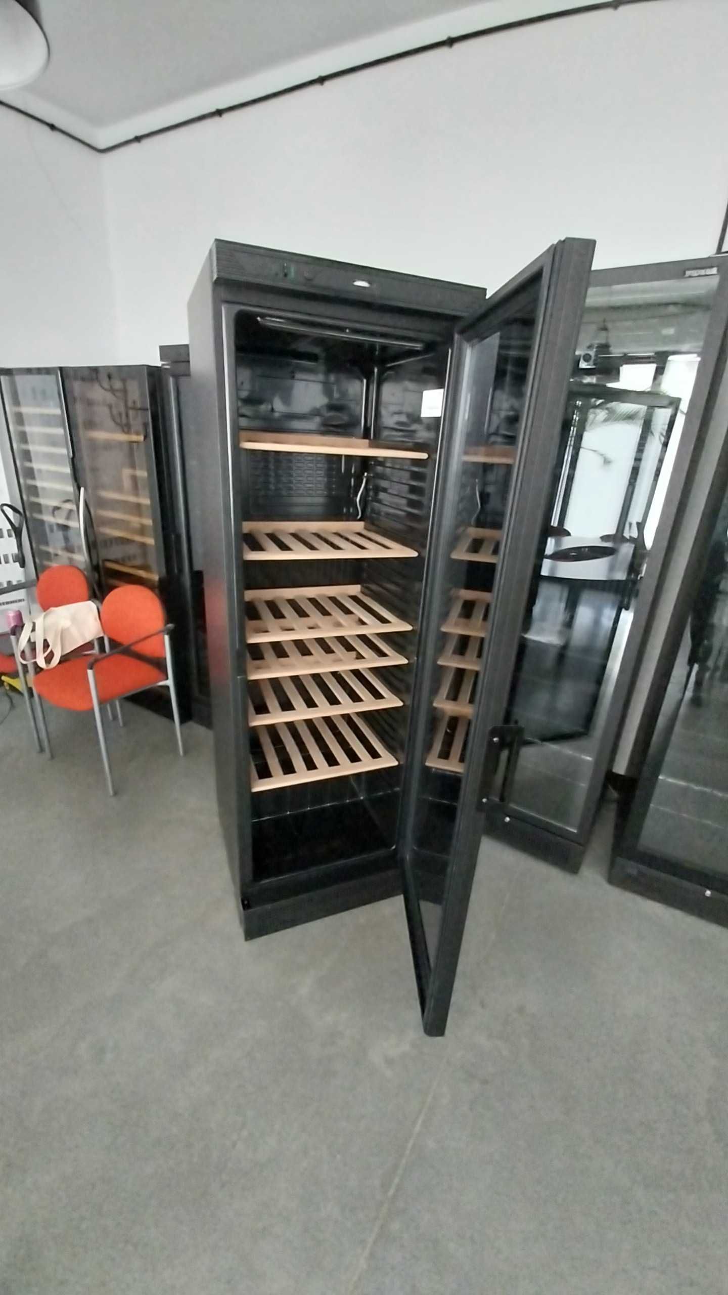 Winiarka TEFCOLD CPV1380E – 372 l, jednostrefowa, 118 butelek, czarna