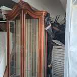 Vitrine antiga com algumas marcas