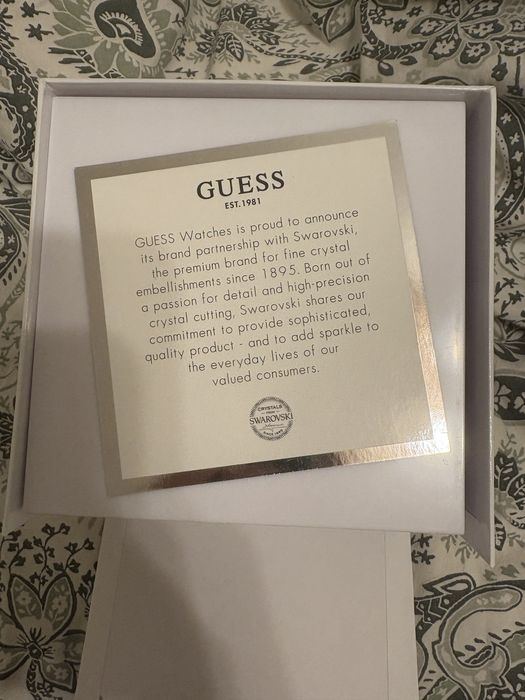 Zegarek GUESS z krysztalkami Swarovskiego