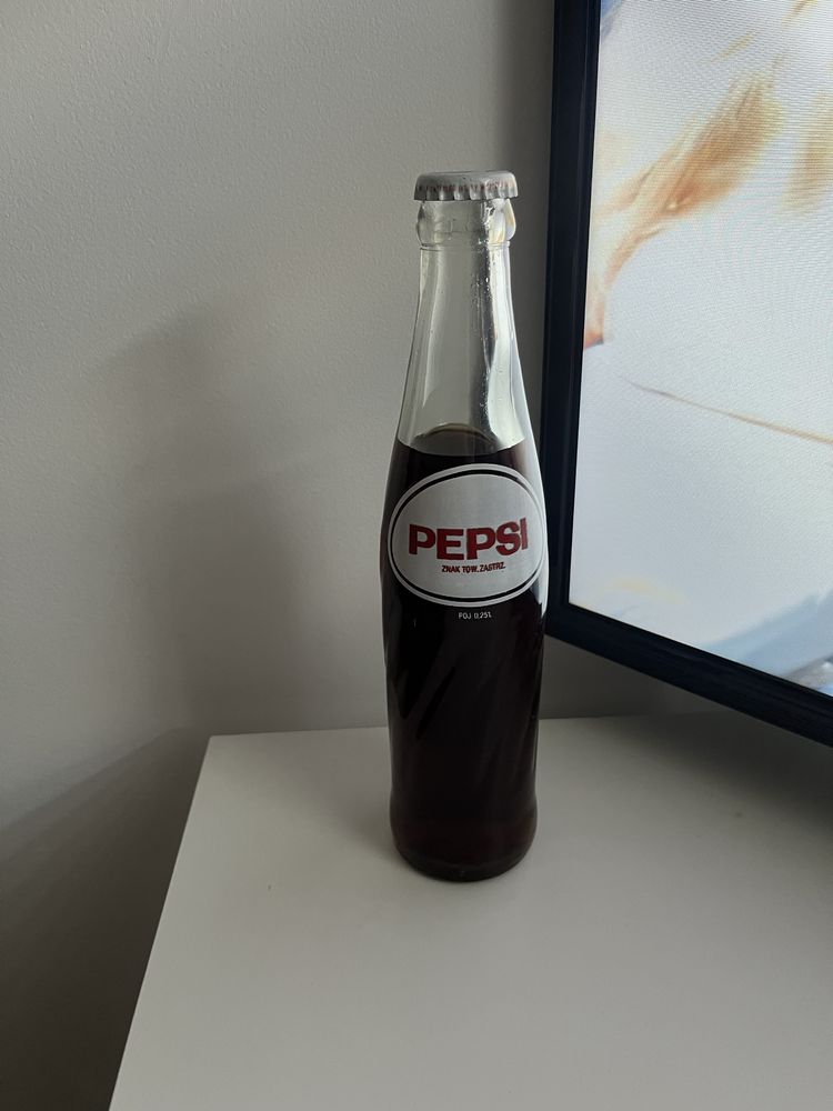 Pełna butelka pepsi coli z PRL- oryginalna zawartość