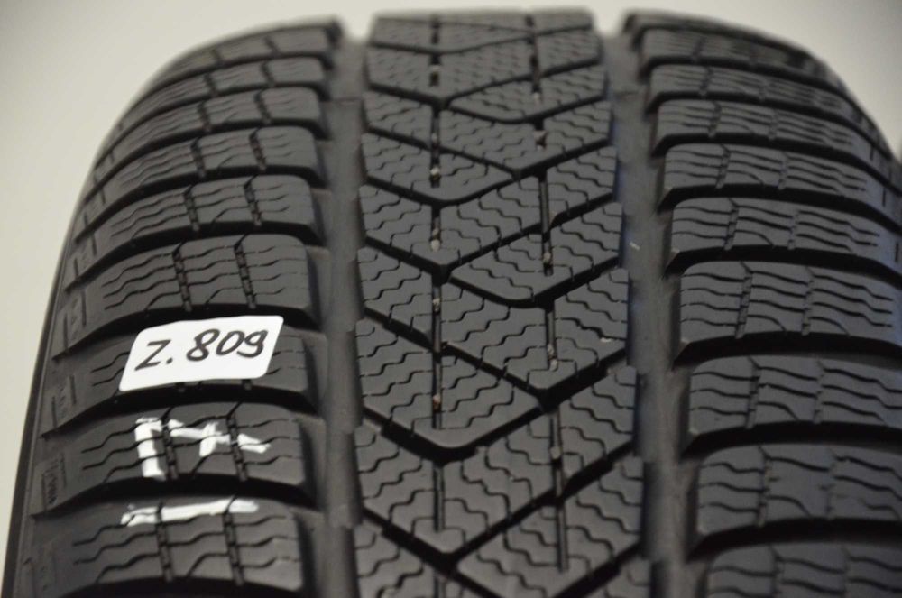 Rok 2022, 215/65 R17 Pirelli Sottozero 3 Para nr z809