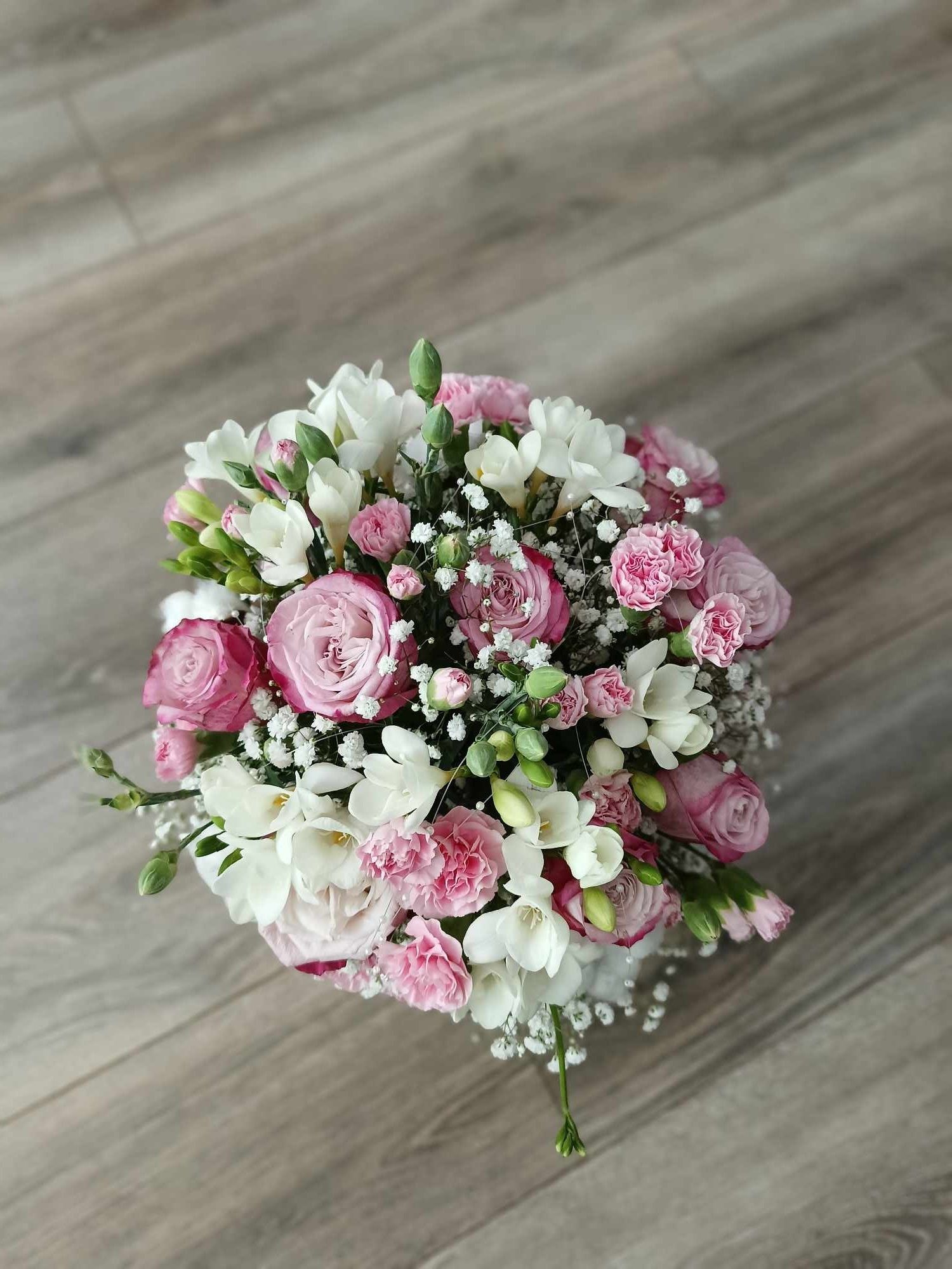 Flower box - żywe piękne kwiaty w boxe, zamówienia