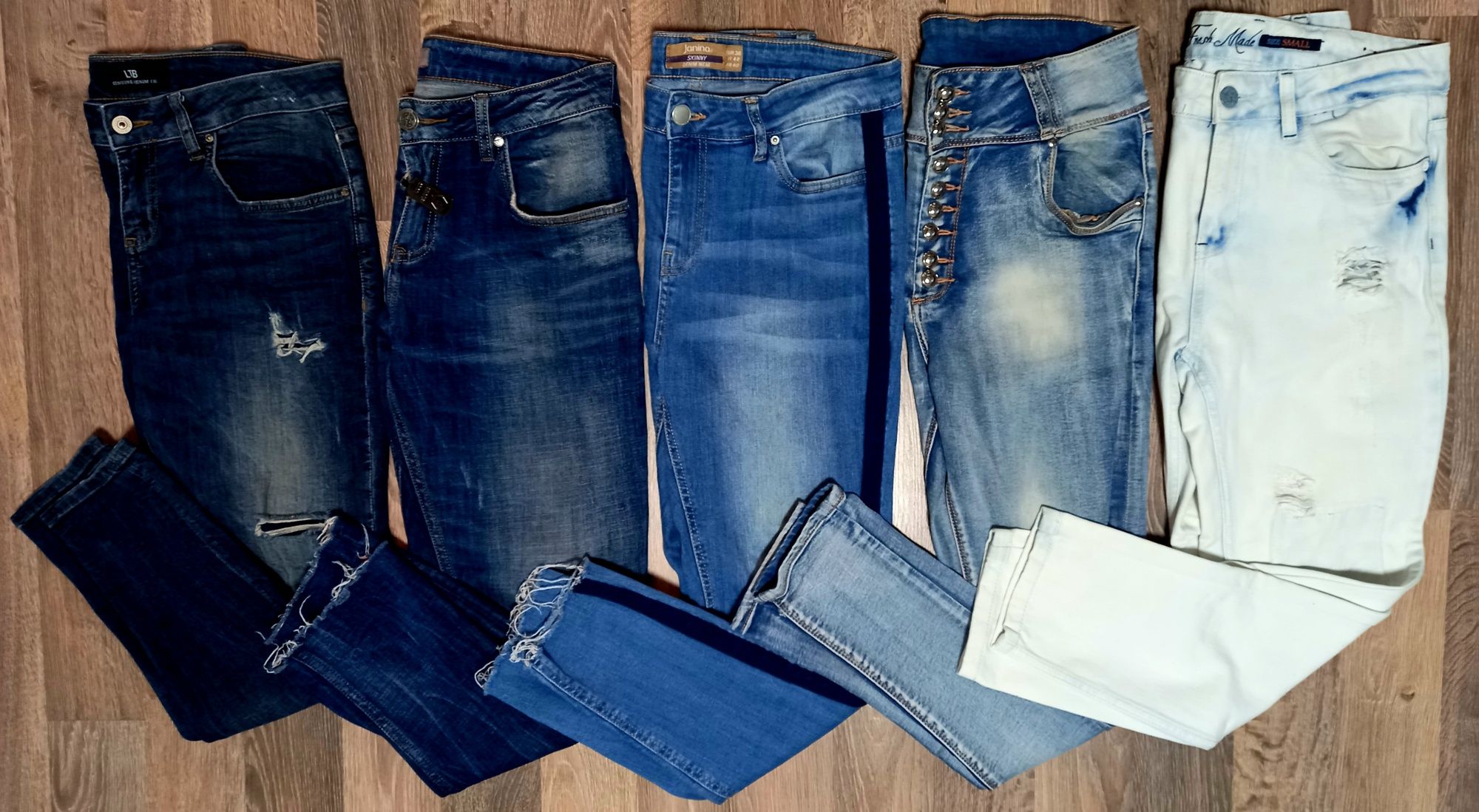 Продам пять пар разных женских стильных джинсов.