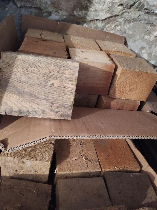 Дрова порізані, сухі, дошки короткі і довгі