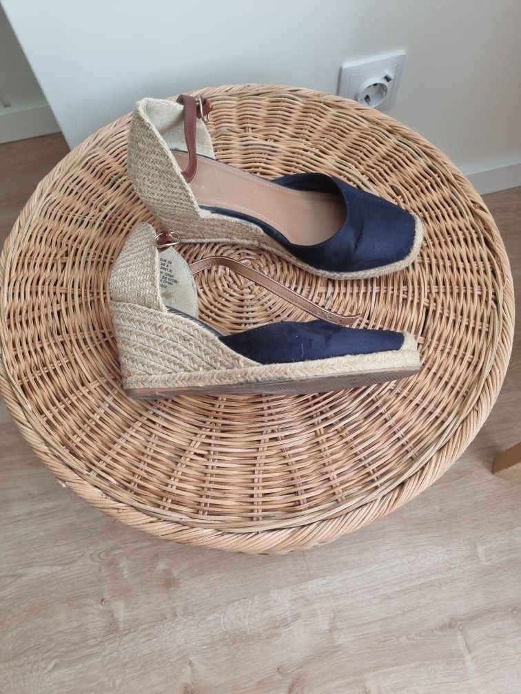 Alpercata/ sandália  em veludo n. 39 H&M