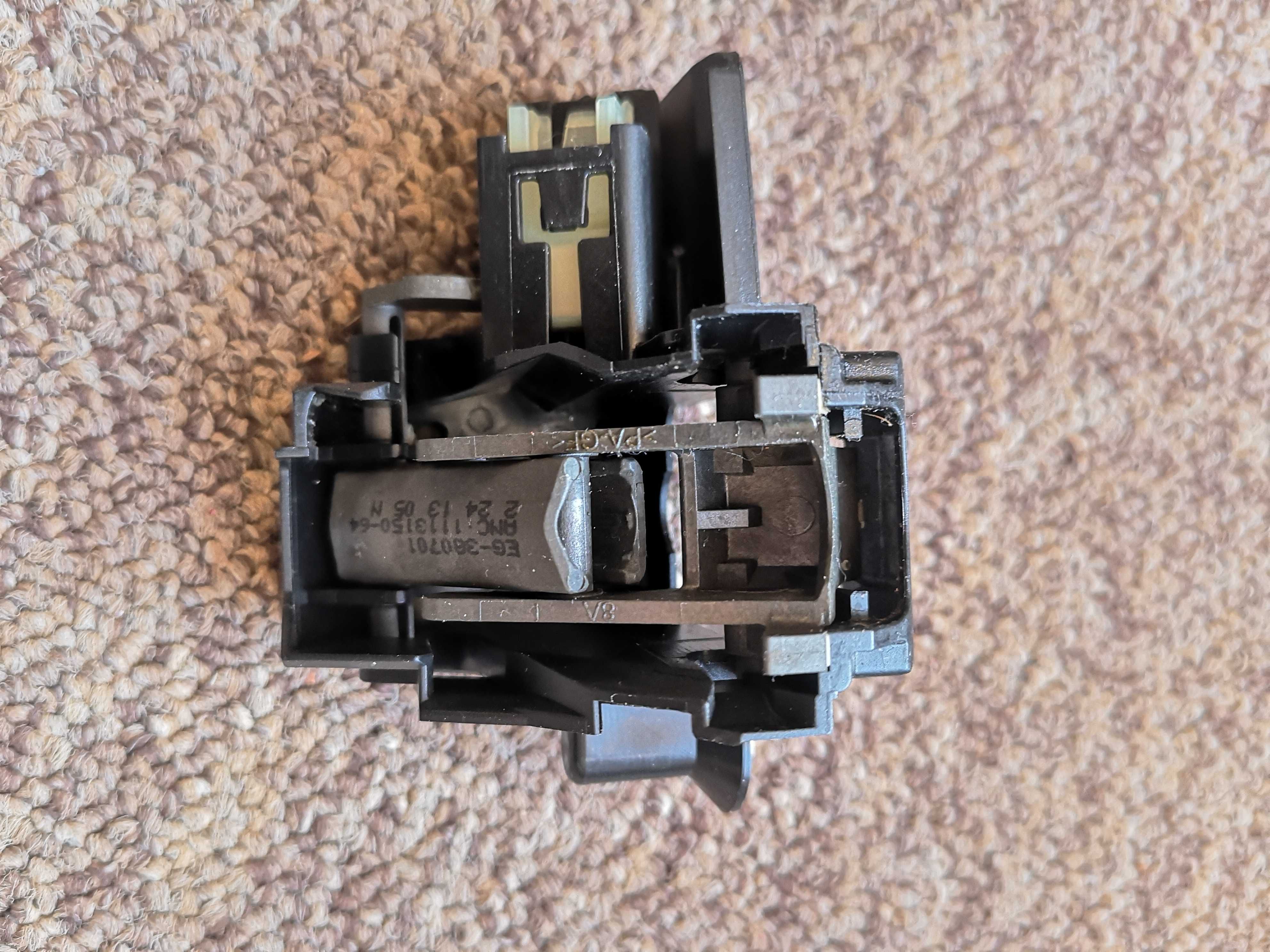 Blokada / zamek drzwi do zmywarki Electrolux ESI4500ROX (KLR3189A)