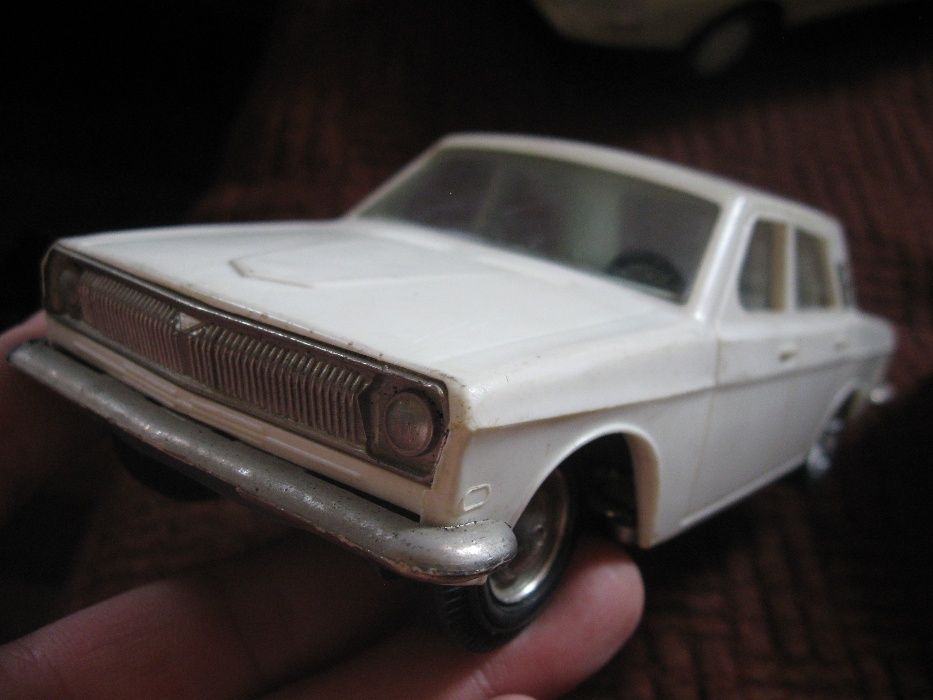Auto samochód zabawka stare PRL ZSRR Metal plastik Wołga i inne. 20w.