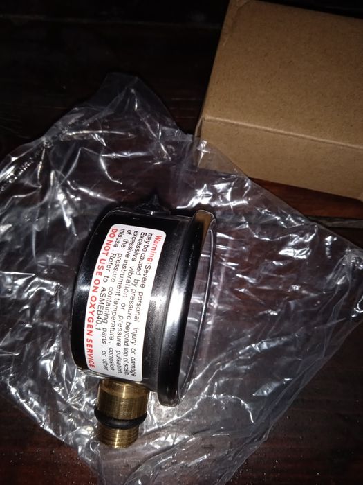 Манометр с глицериновые наполнением