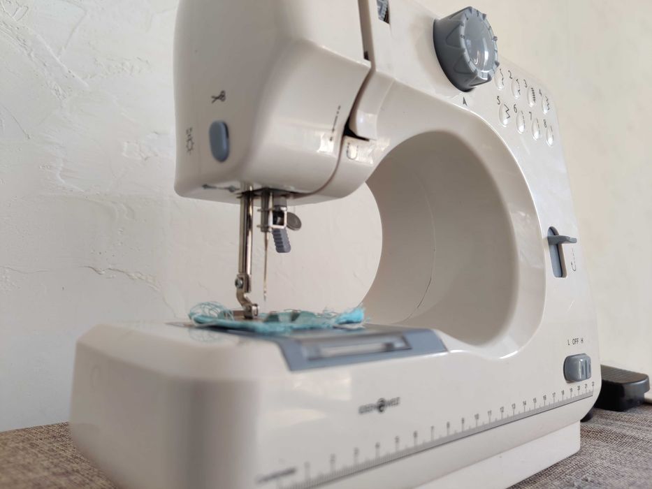 Продам Швейная Машинка