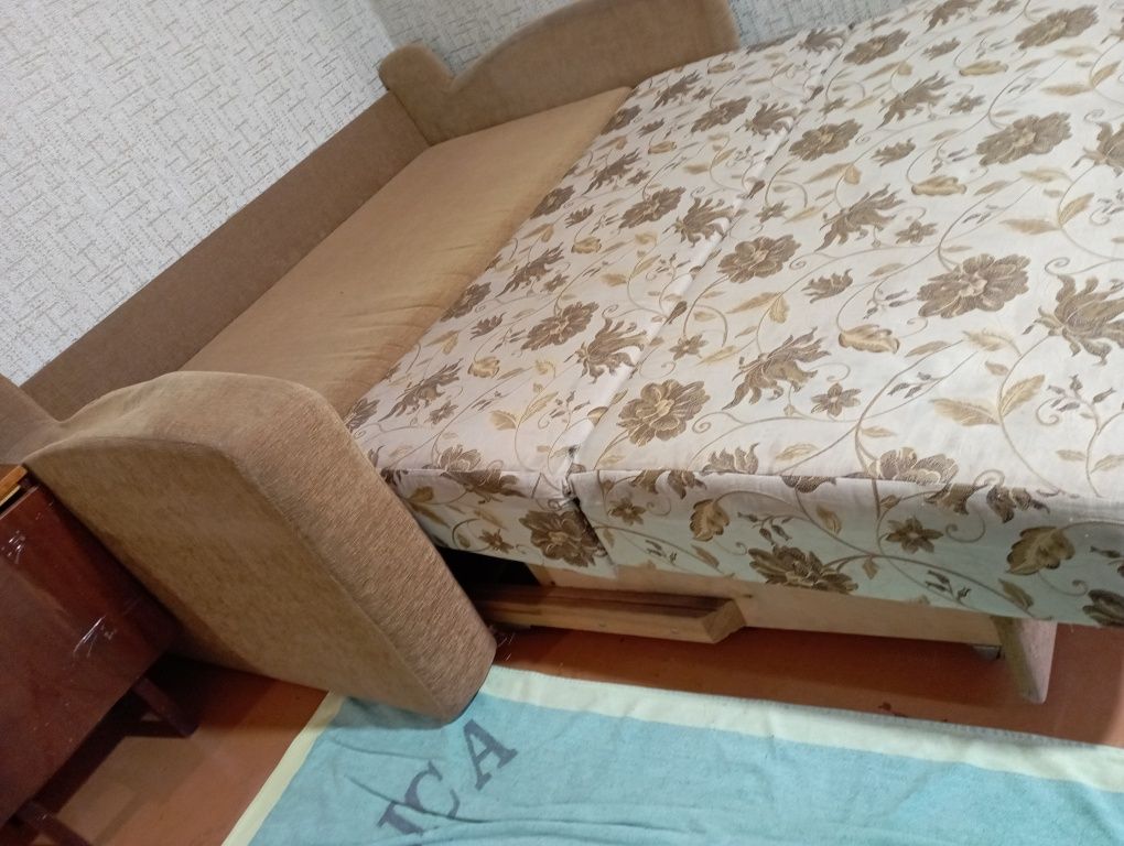 Продам диван,Б/У район Подолу,самовивіз,торг є