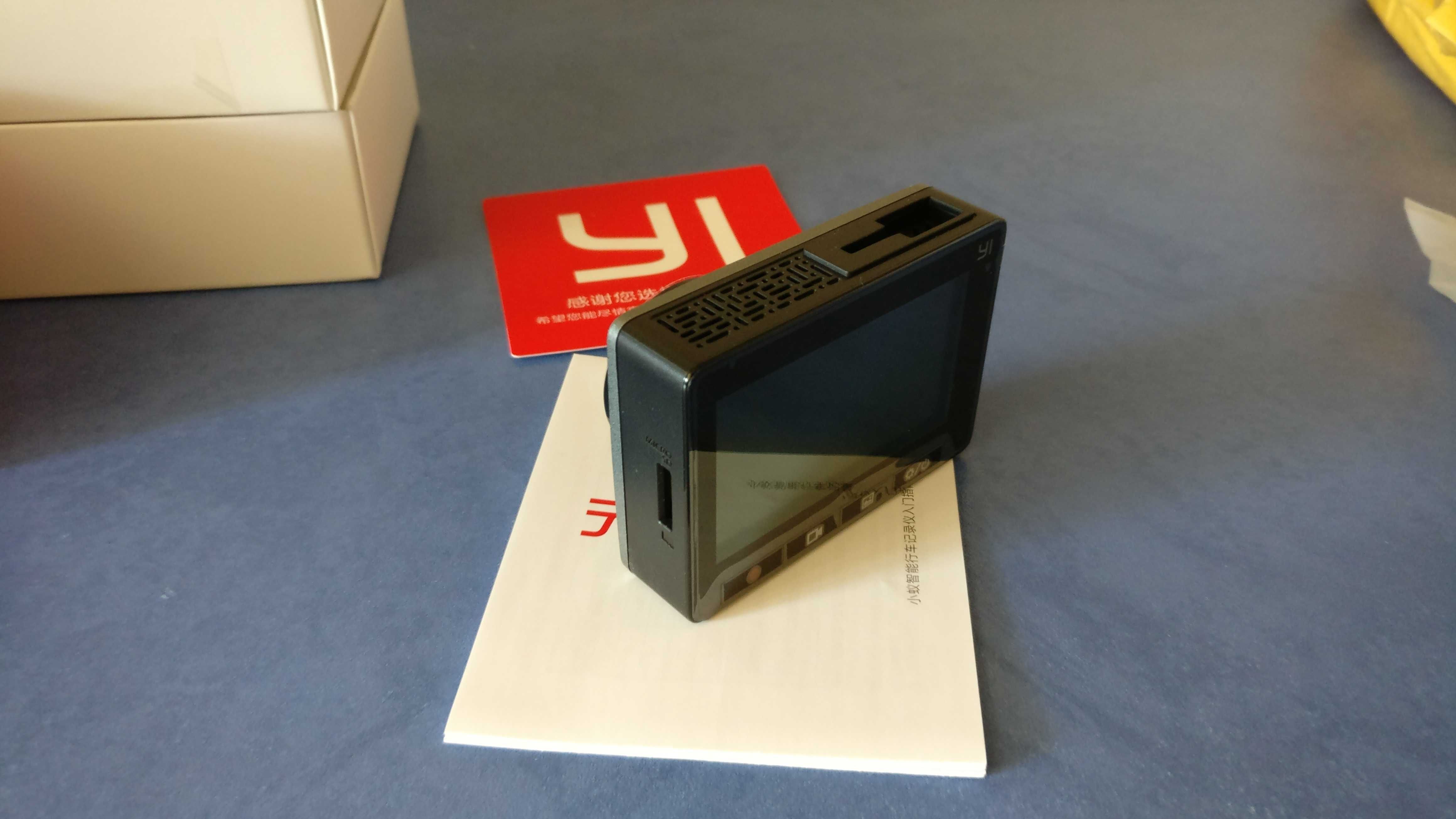 Відеореєстратор Smart Dash YI CAR CAM