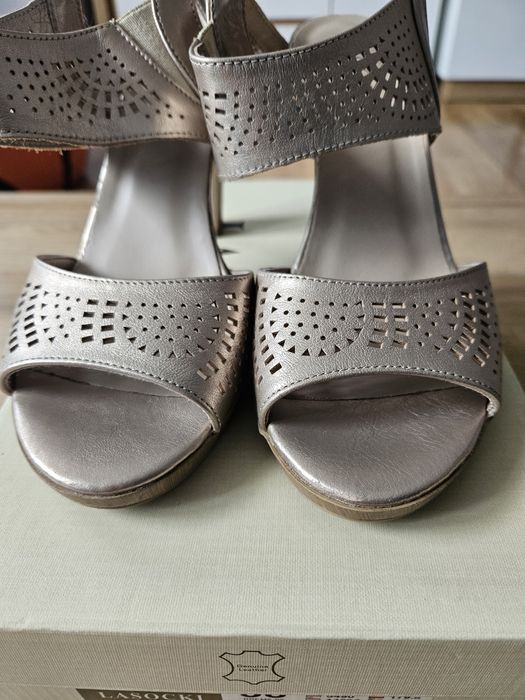 Sandały na słupku Lasocki Złote