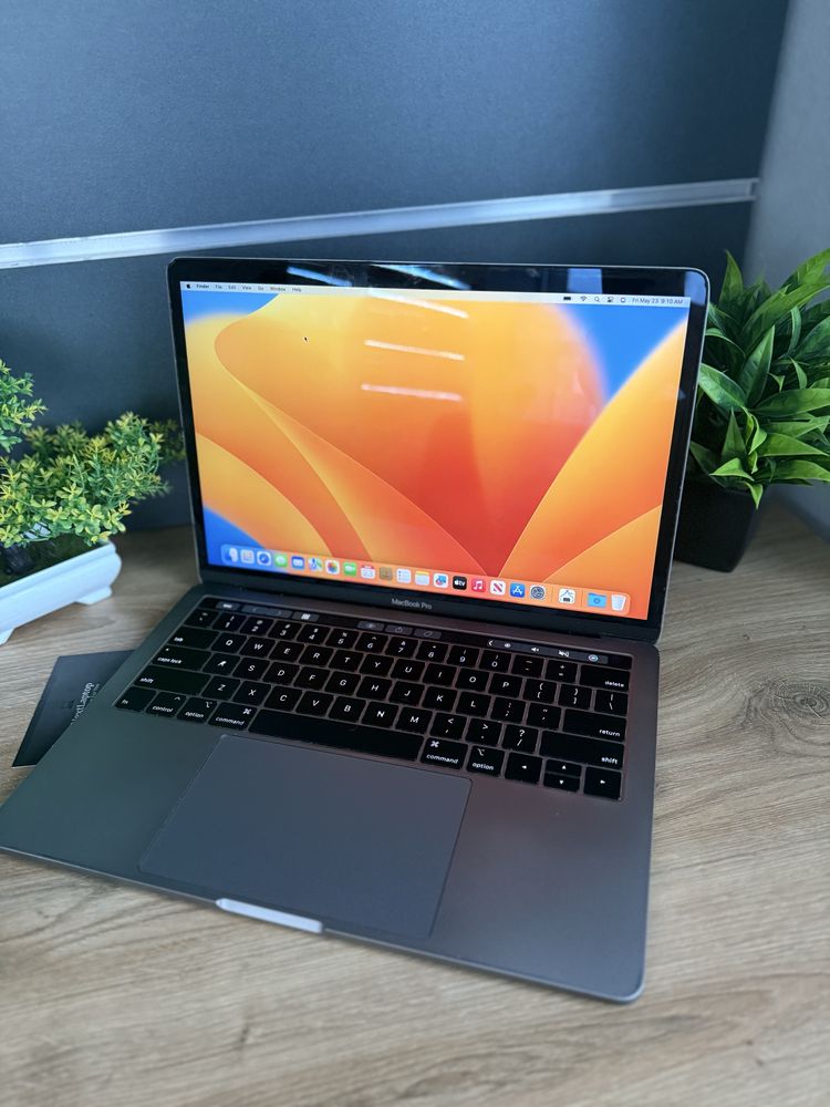 MacBook Pro 2018 13" i7 / 16Gb RAM 256 Gb SSD