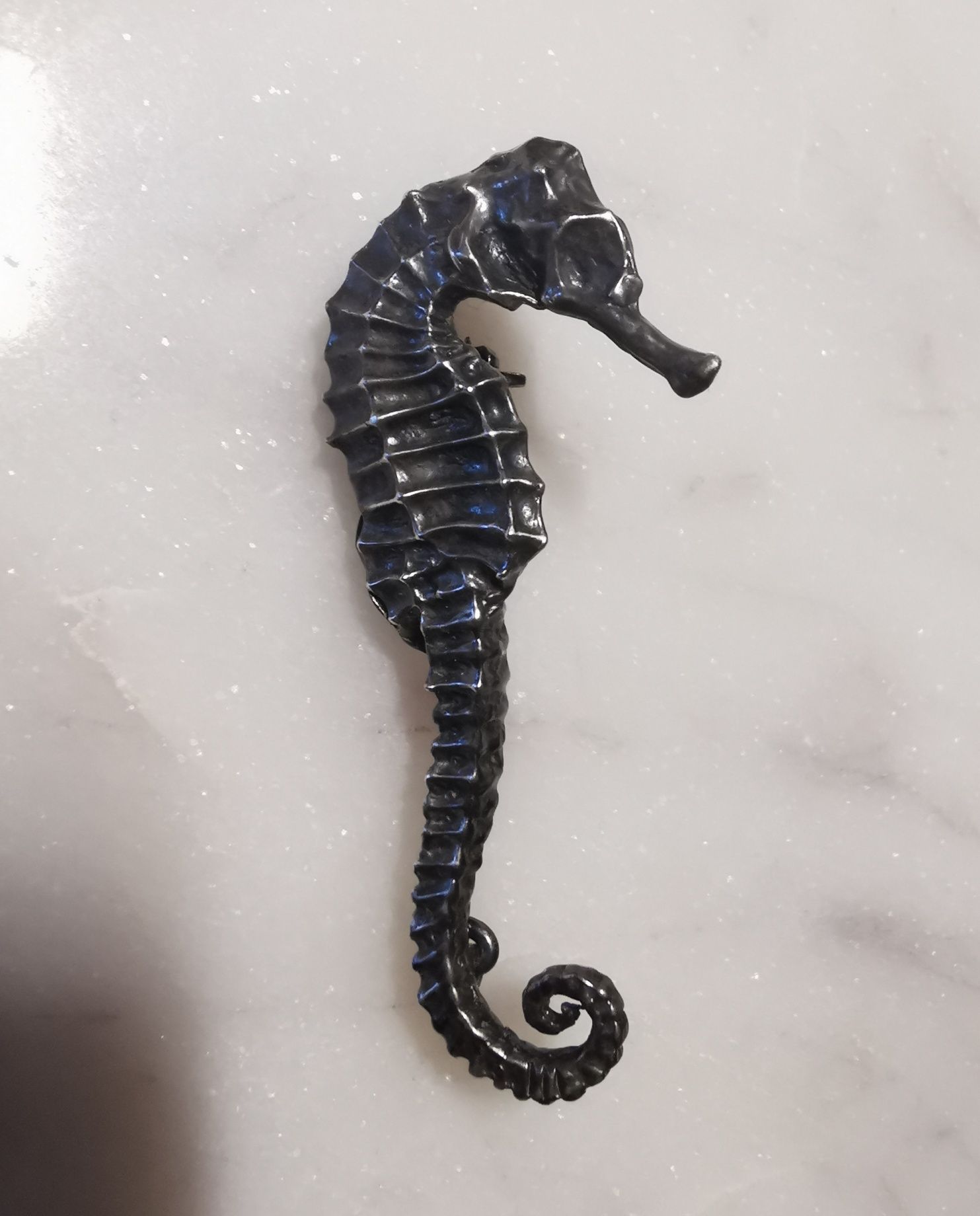 Metalowa broszka konik morski handmade