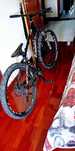 Bicicleta preparada para wheeling.