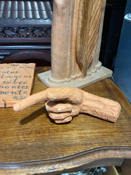 Mão escultura barro da famosa Margarida Schimmelpfennig Assinado 21 cm