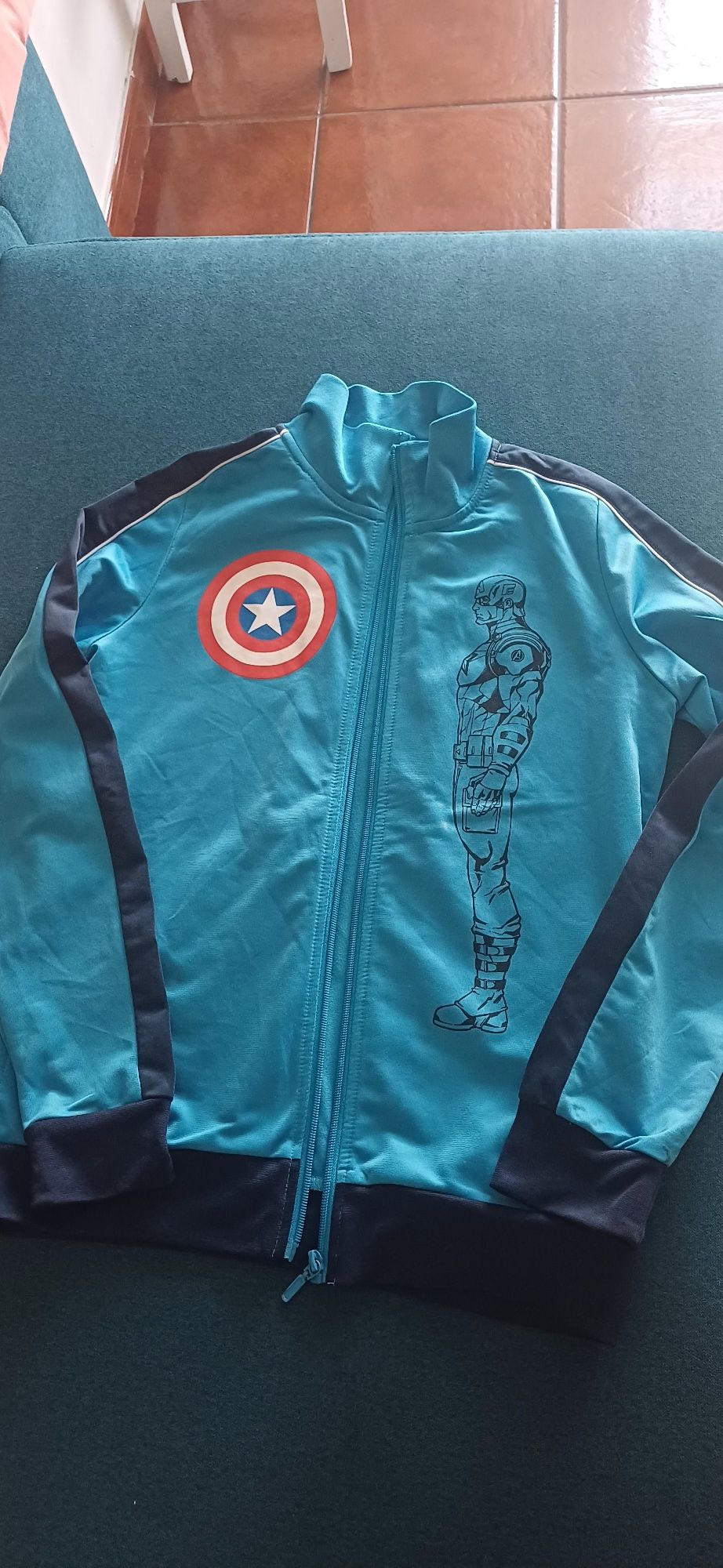 Lote  de 4 peças, sweat e colete