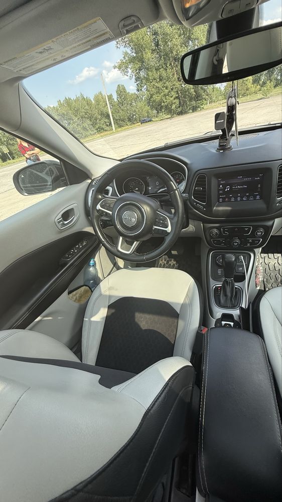 Продам своє  авто джип компас 2017 рік