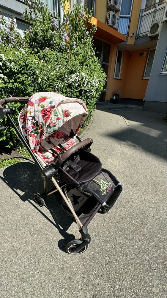 прогулянкова коляска cybex priam spring blossom