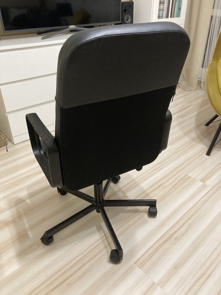 Fotel biurowy obrotowy IKEA reberget stan db+