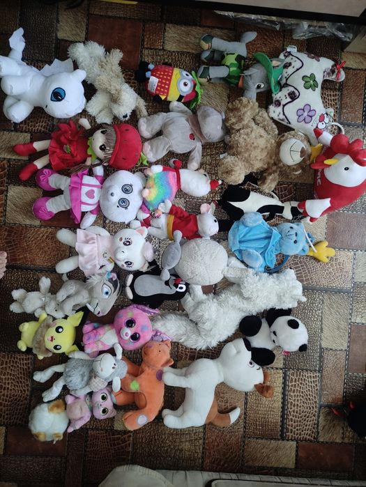 М'які іграшки, Пікачу, дракон, глазастік