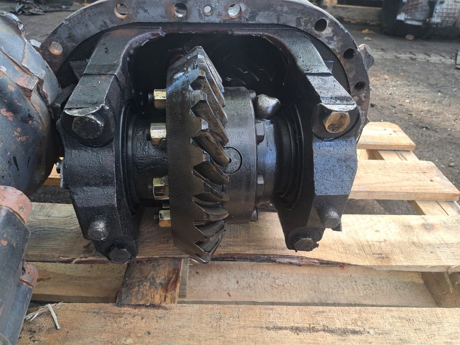 Редуктор Маз средний задний...21×29 балансир евро