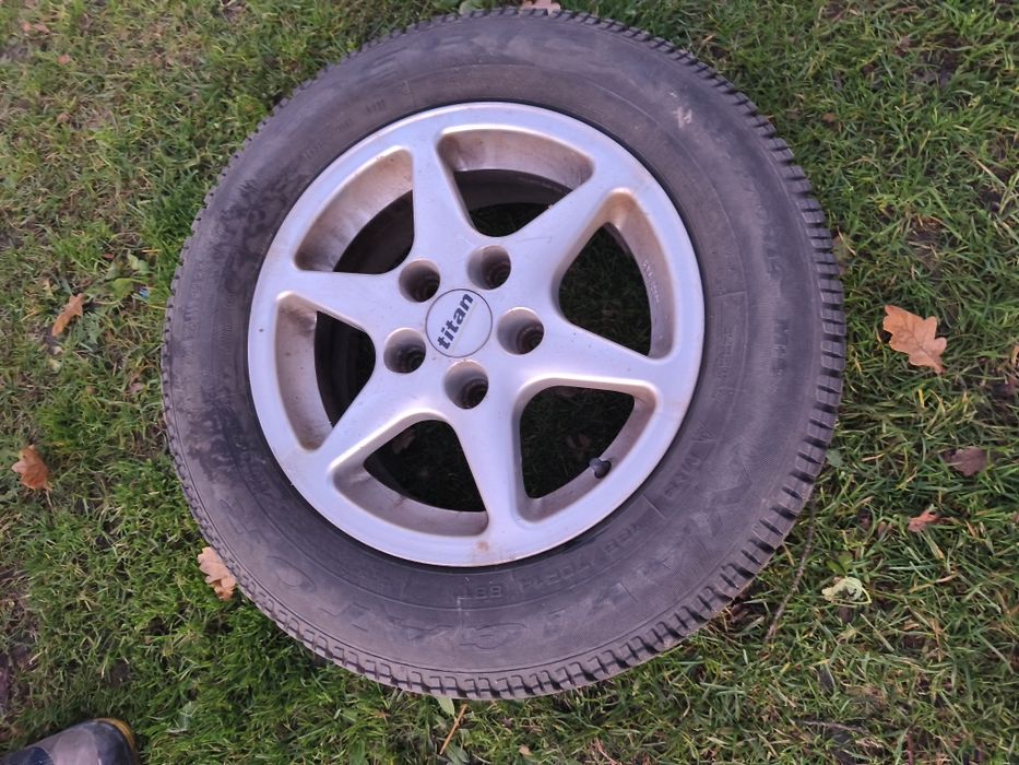 Alufelgi z oponami rocznymi wielosezonowe
