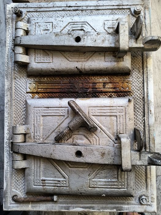 Drzwiczki żeliwne do pieca +  ruszt sztabowy