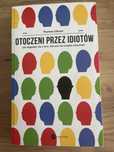 Otoczeni przez idiotów ksiązka