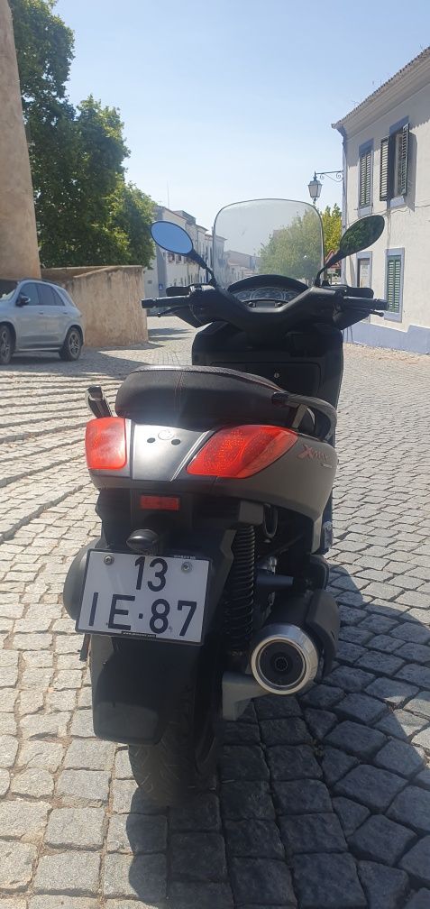 Yamaha XMAX 125 black max