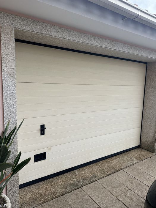 Vendo portão de garagem seccionado