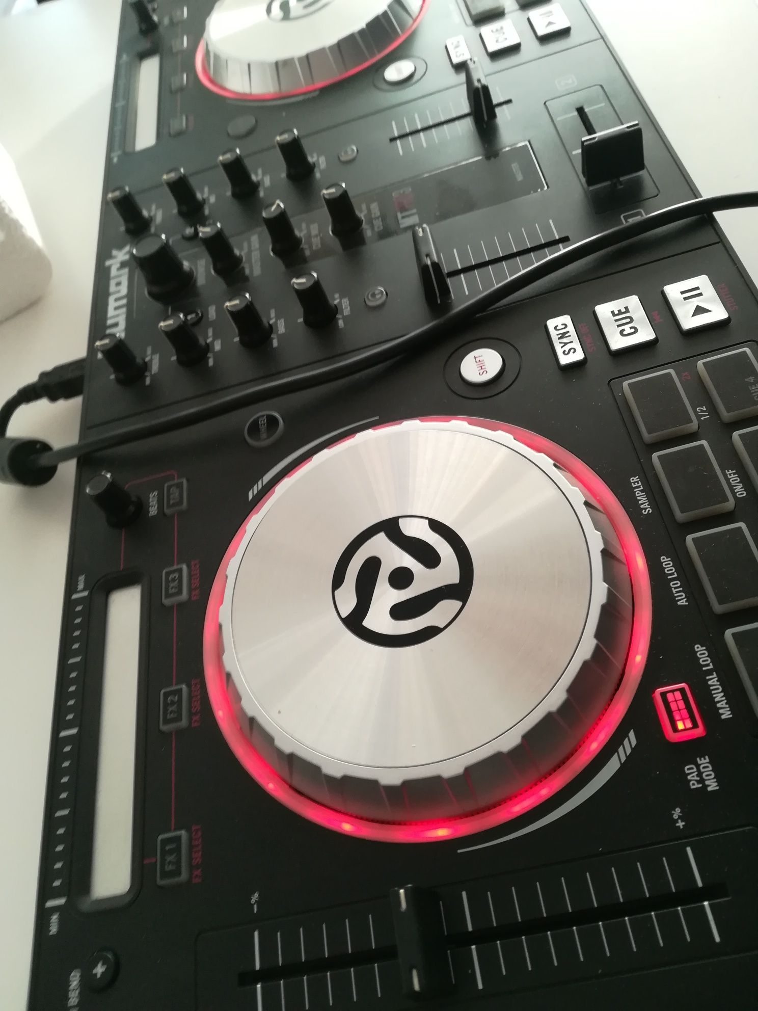Kontroler DJ Numark Mixtrack III