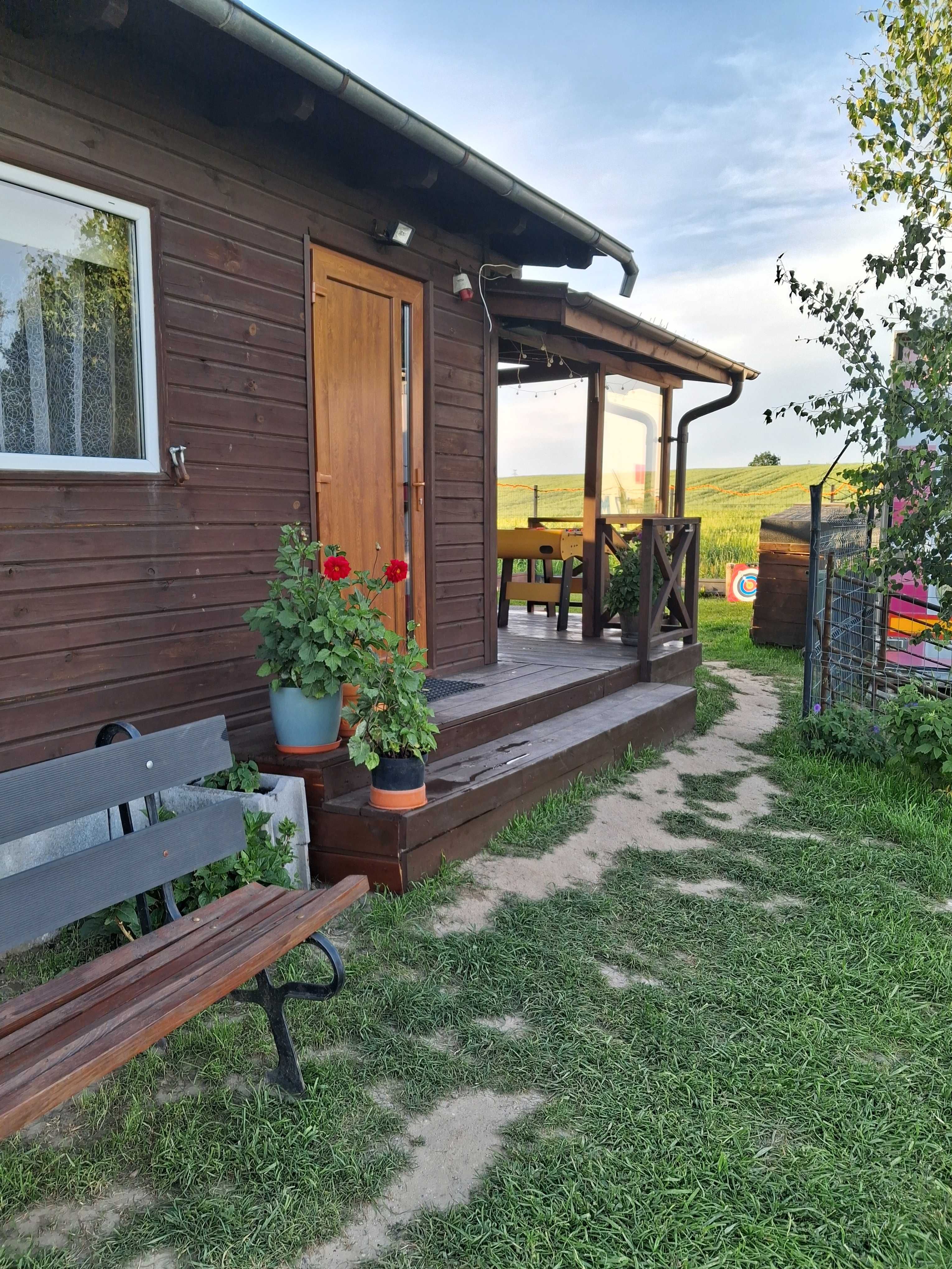 Domek, cichy zakątek nad stawem