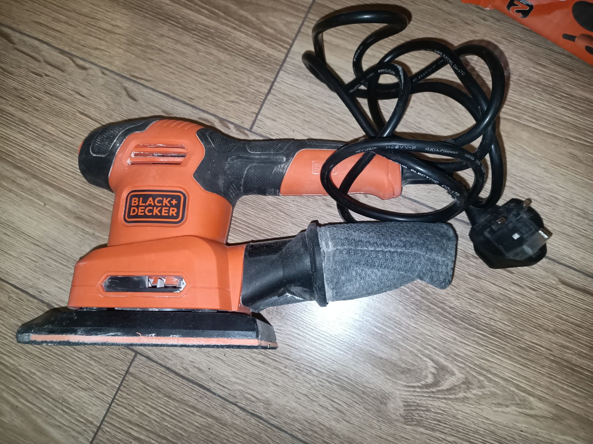 Szlifierka wielofunkcyjna Black decker