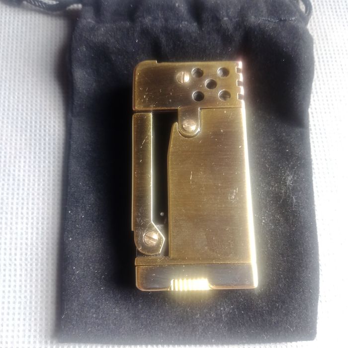 Бензиновая зажигалка