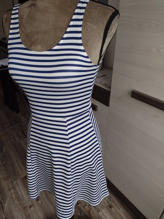 Piękna letnia sukienka w paski,marynarski styl h&m, elastyczna rozm.XS