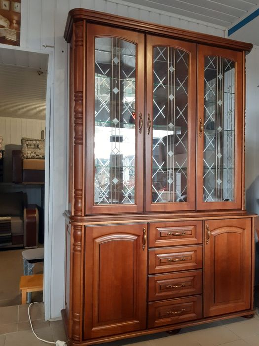 Вітрина деревяна( матеріал дуб)