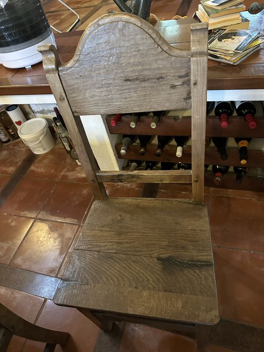 Mesa grande de sala com cadeiras