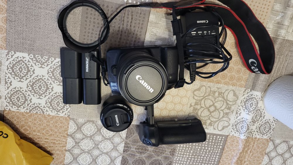 Maquina fotografica Canon 80 d com objetivas e baterias
